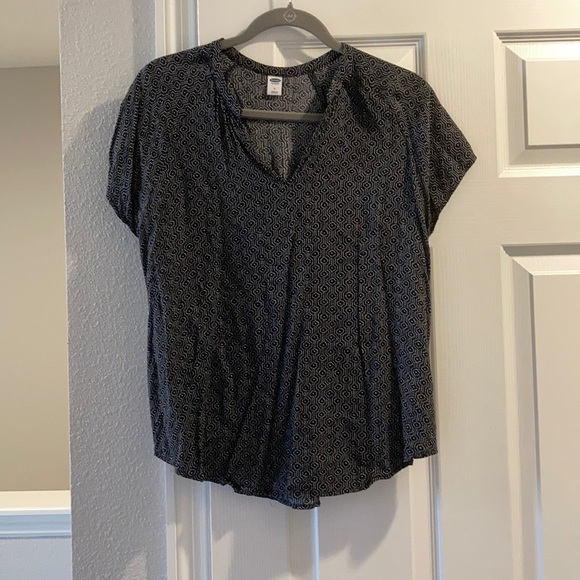 Old Navy Tops - GUC Old Navy v-neck blouse.